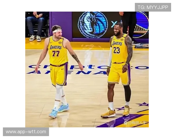 詹姆斯缺阵湖人主场战森林狼表现分析与胜率探讨 詹姆斯缺阵湖人主场战森林狼表现分析与胜率探讨